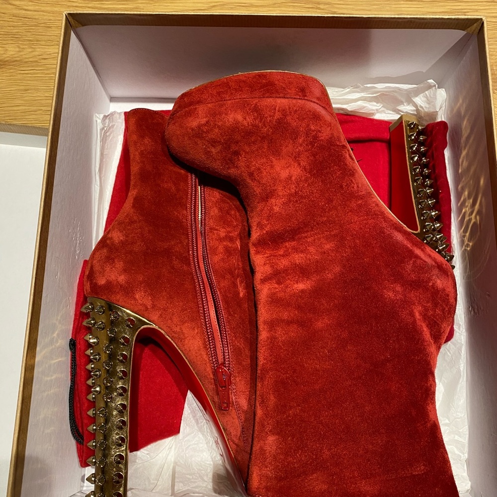 Christian Louboutin Taclou Booty 39.5